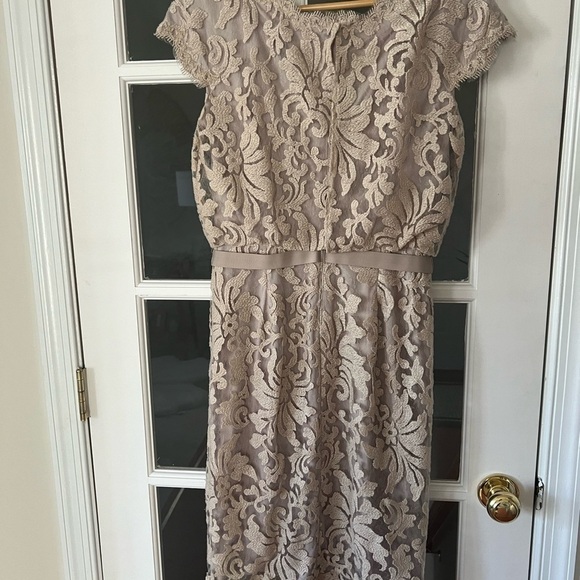 Tadashi Shoji Great Lace Blouson Dress - Size 4 - Picture 7 of 9